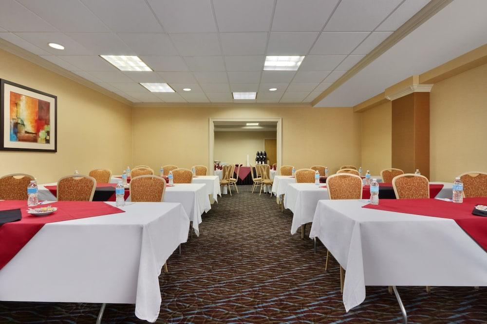 Comfort Inn & Suites Glen Mills - West Chester Экстерьер фото