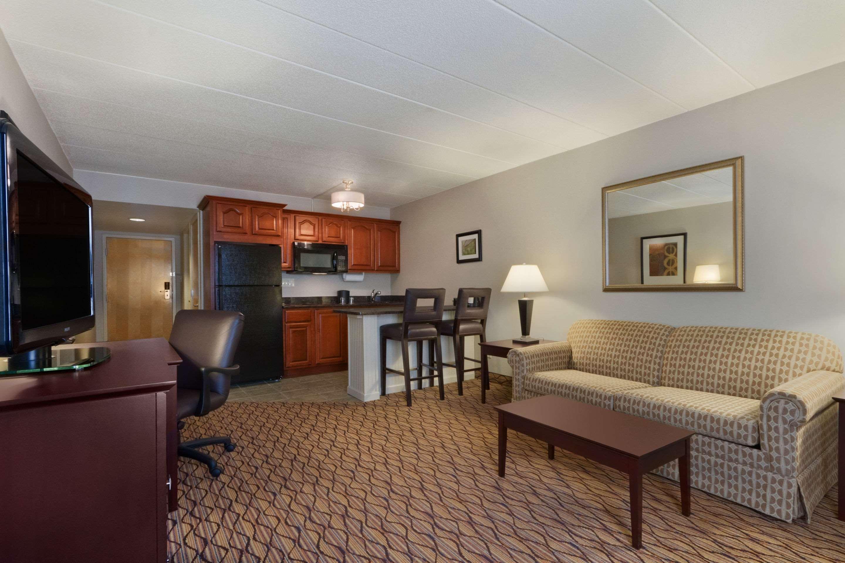 Comfort Inn & Suites Glen Mills - West Chester Экстерьер фото