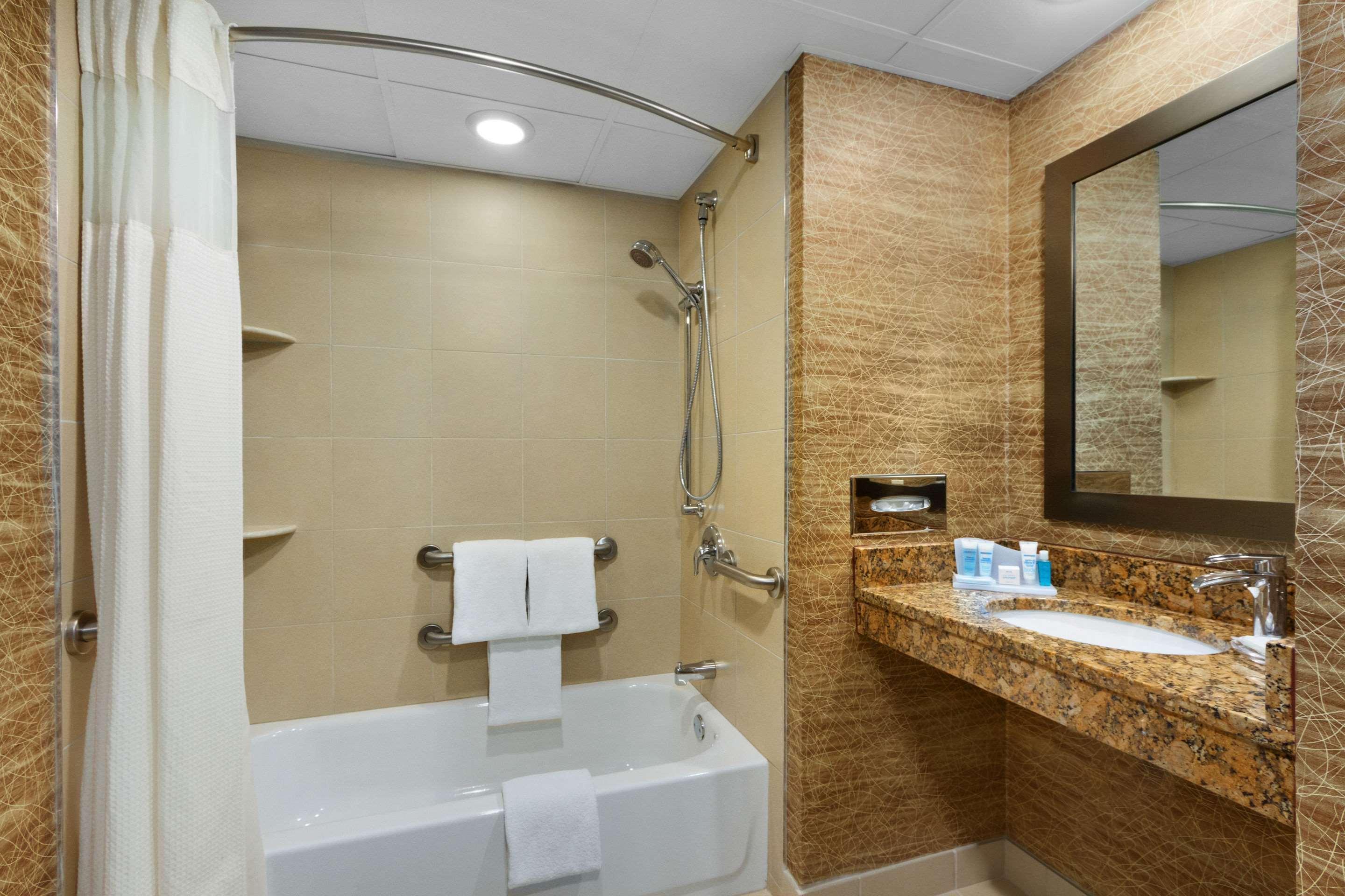 Comfort Inn & Suites Glen Mills - West Chester Экстерьер фото