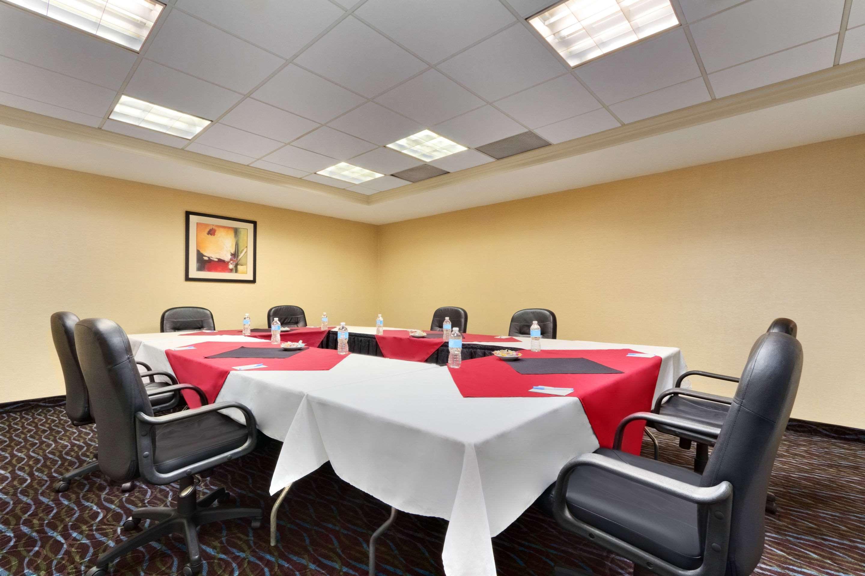 Comfort Inn & Suites Glen Mills - West Chester Экстерьер фото