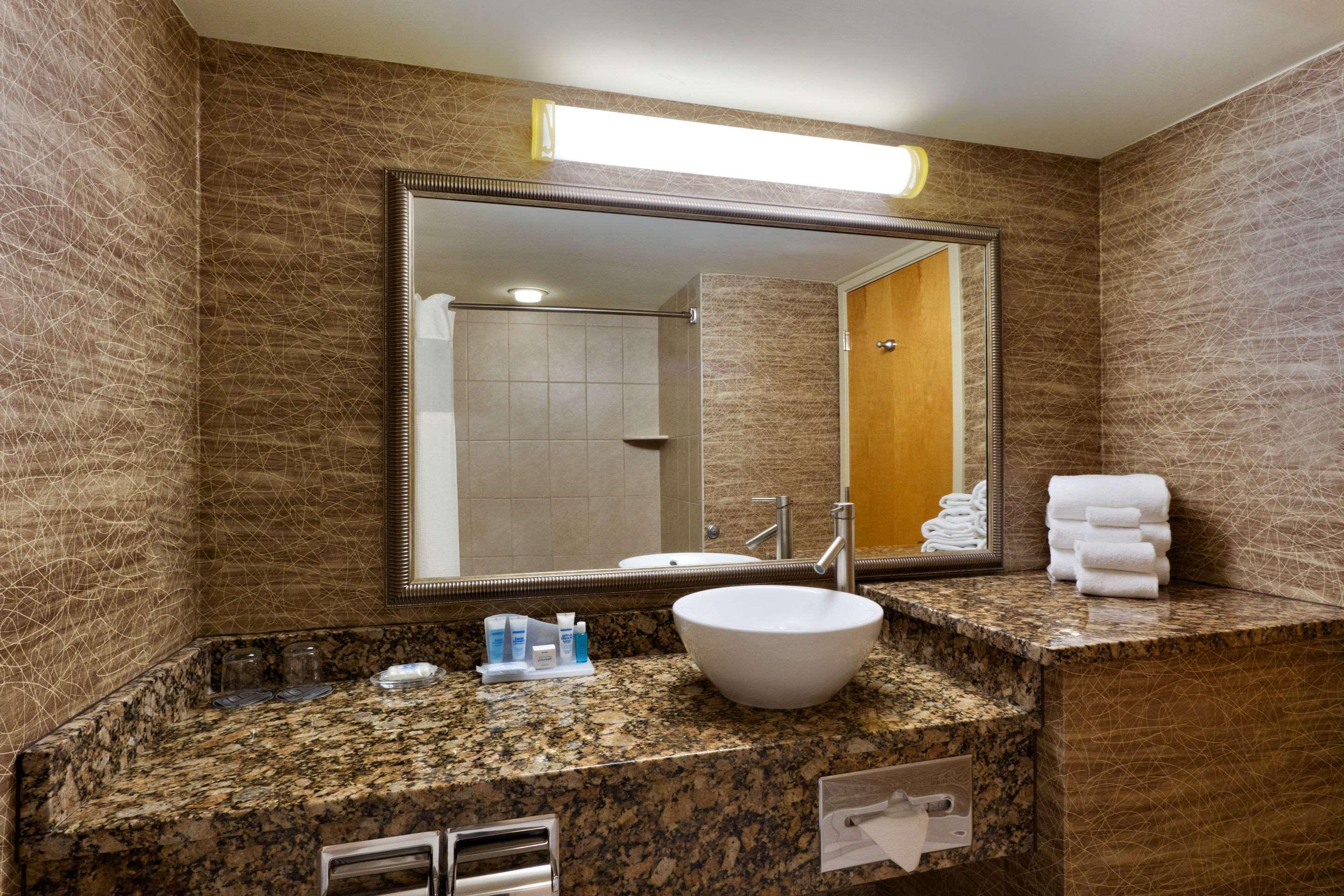 Comfort Inn & Suites Glen Mills - West Chester Экстерьер фото