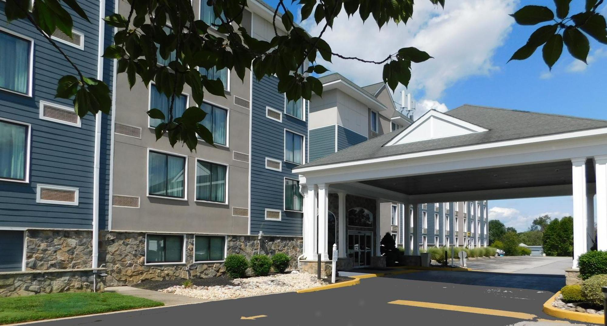 Comfort Inn & Suites Glen Mills - West Chester Экстерьер фото