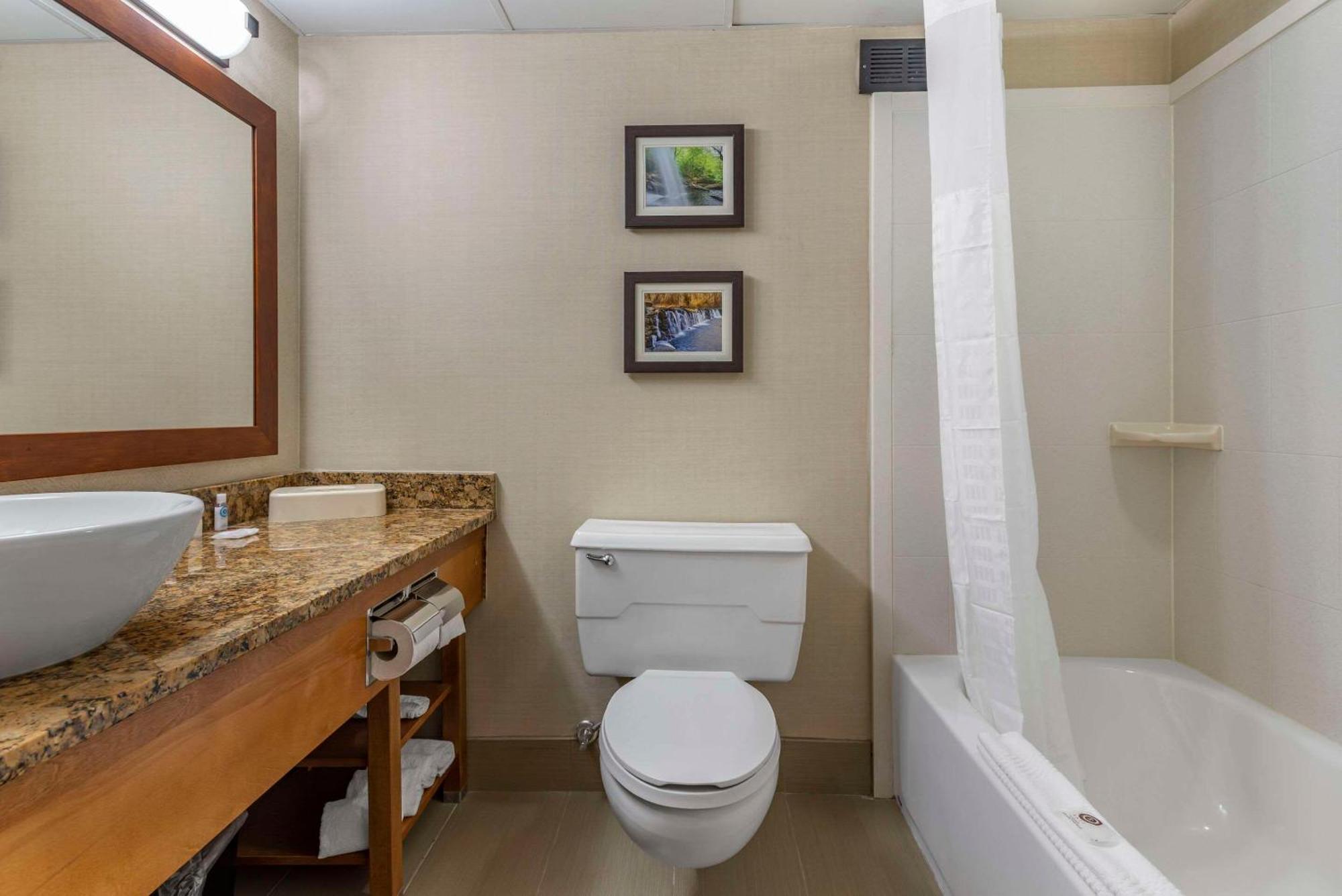 Comfort Inn & Suites Glen Mills - West Chester Экстерьер фото