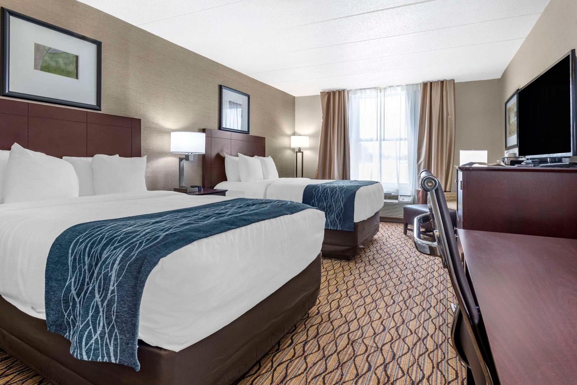 Comfort Inn & Suites Glen Mills - West Chester Экстерьер фото